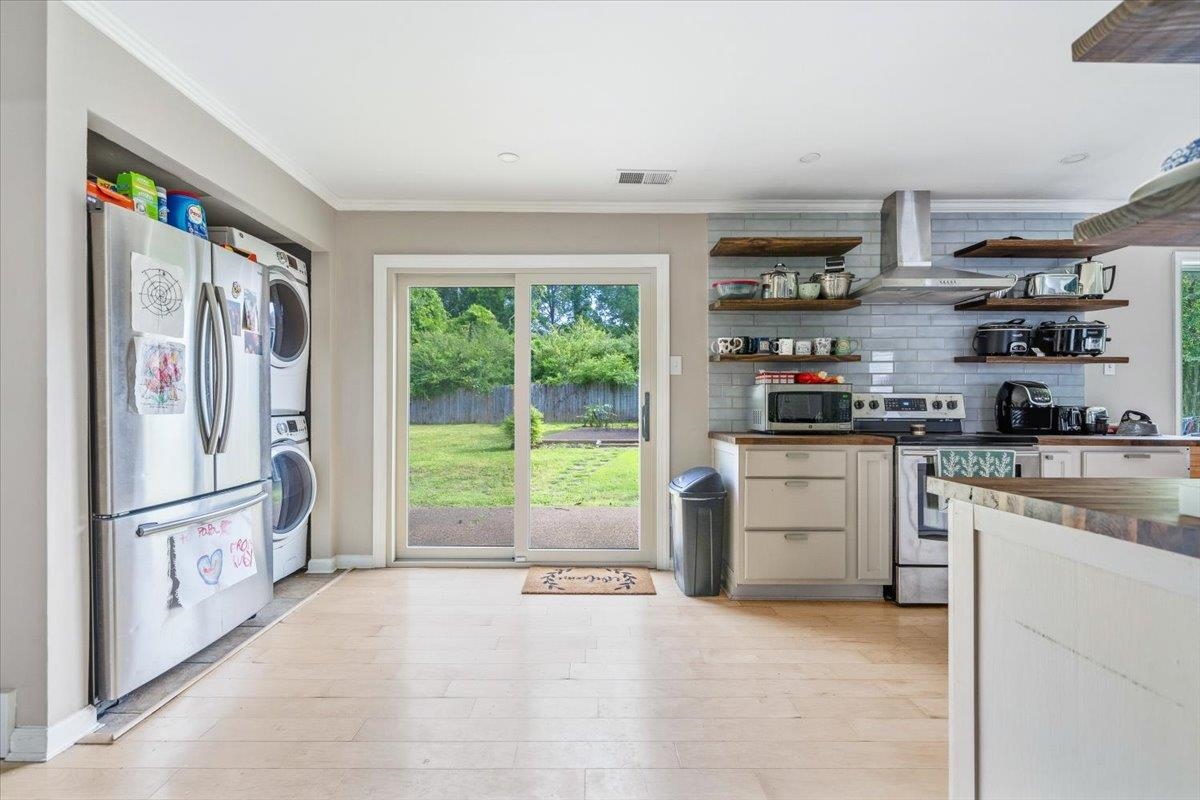 7226 Cedar Road Bartlett, TN 38135 - Photo 8 of 29 a kitchen with stainless steel appliances granite countertop a refrigerator and a stove
