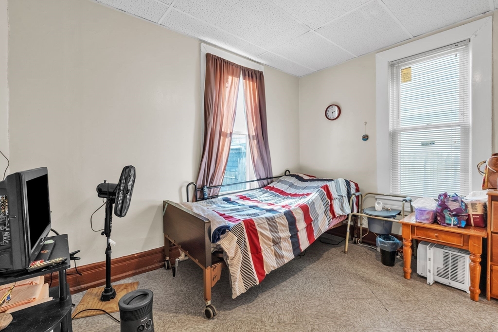 490 Chestnut Street Springfield, MA 01107 - Photo 8 of 26 Gallery Image 8