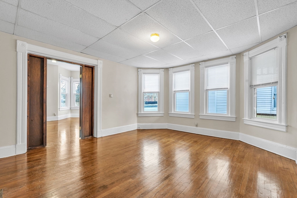 490 Chestnut Street Springfield, MA 01107 - Photo 9 of 26 Gallery Image 9