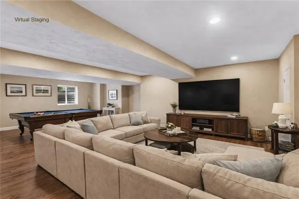 $749,900 | 1010 Country Club Drive, Jeannette, PA 15644