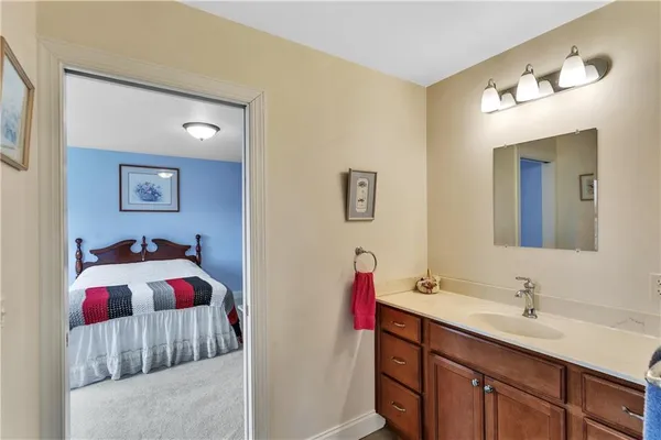 a en suite bathroom with a double vanity sink and a mirror