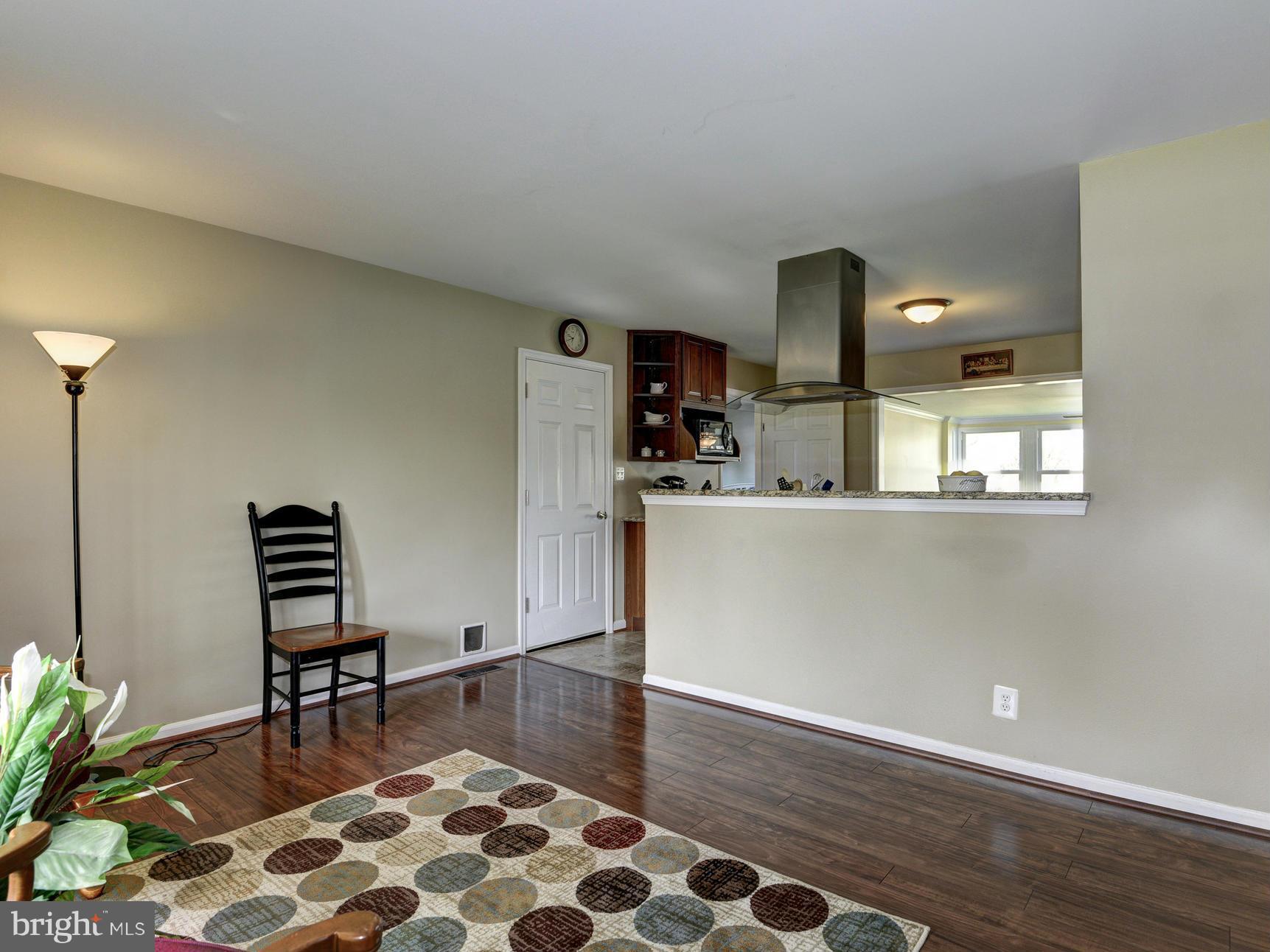 117 North Hickory Road Sterling, VA 20164 - Photo 4 of 25 Living Room