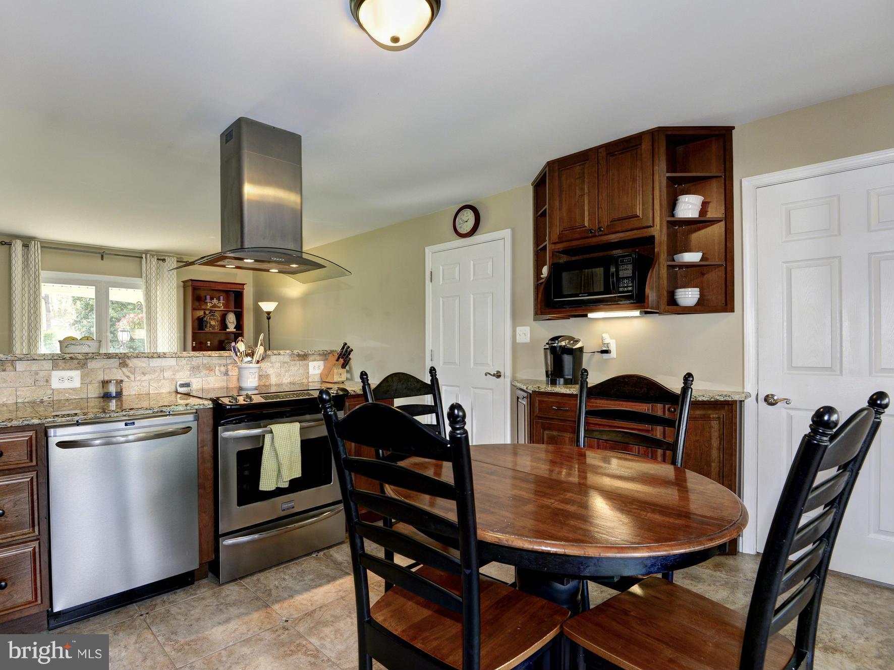 117 North Hickory Road Sterling, VA 20164 - Photo 6 of 25 Kitchen
