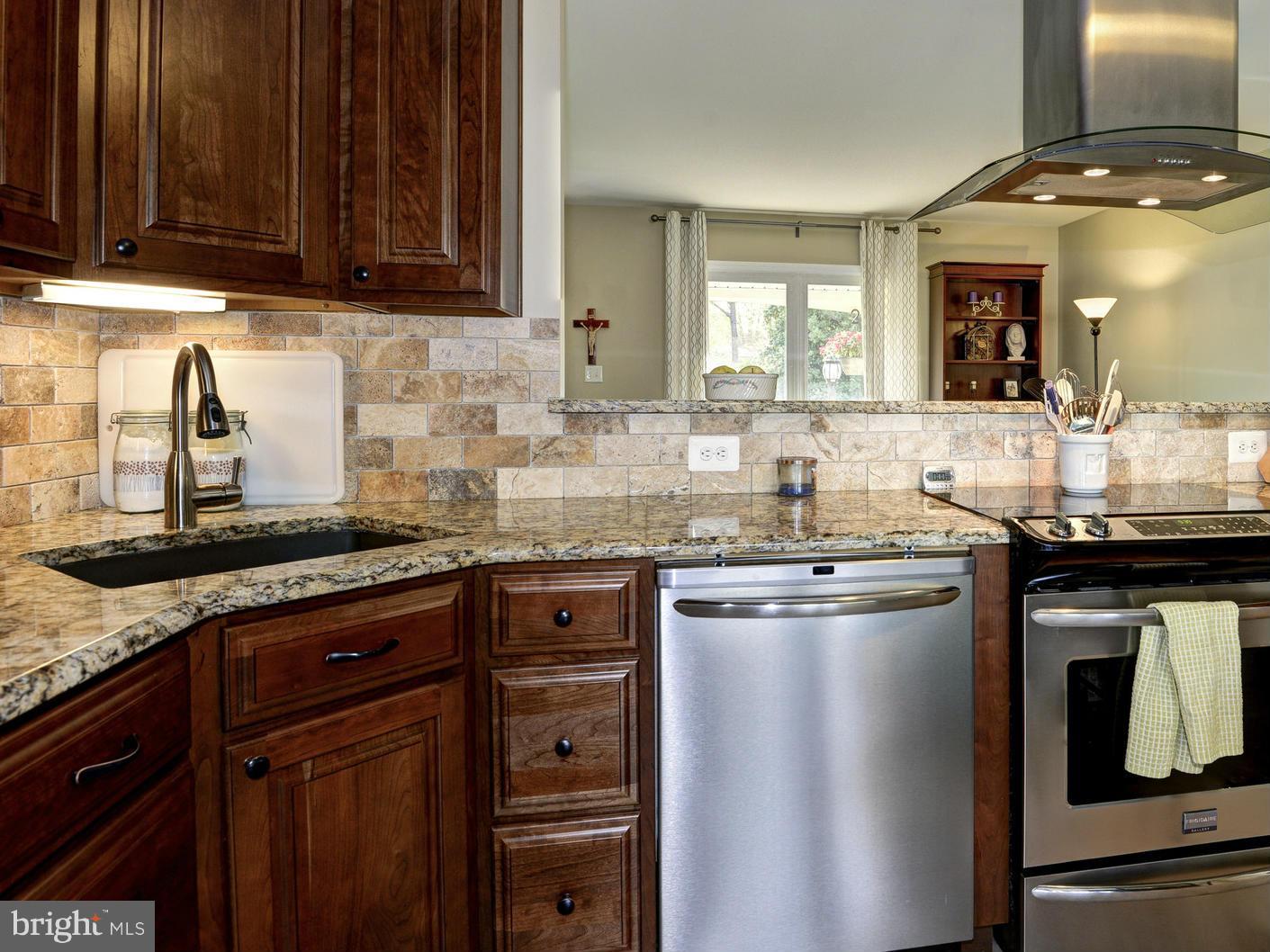 117 North Hickory Road Sterling, VA 20164 - Photo 7 of 25 Kitchen