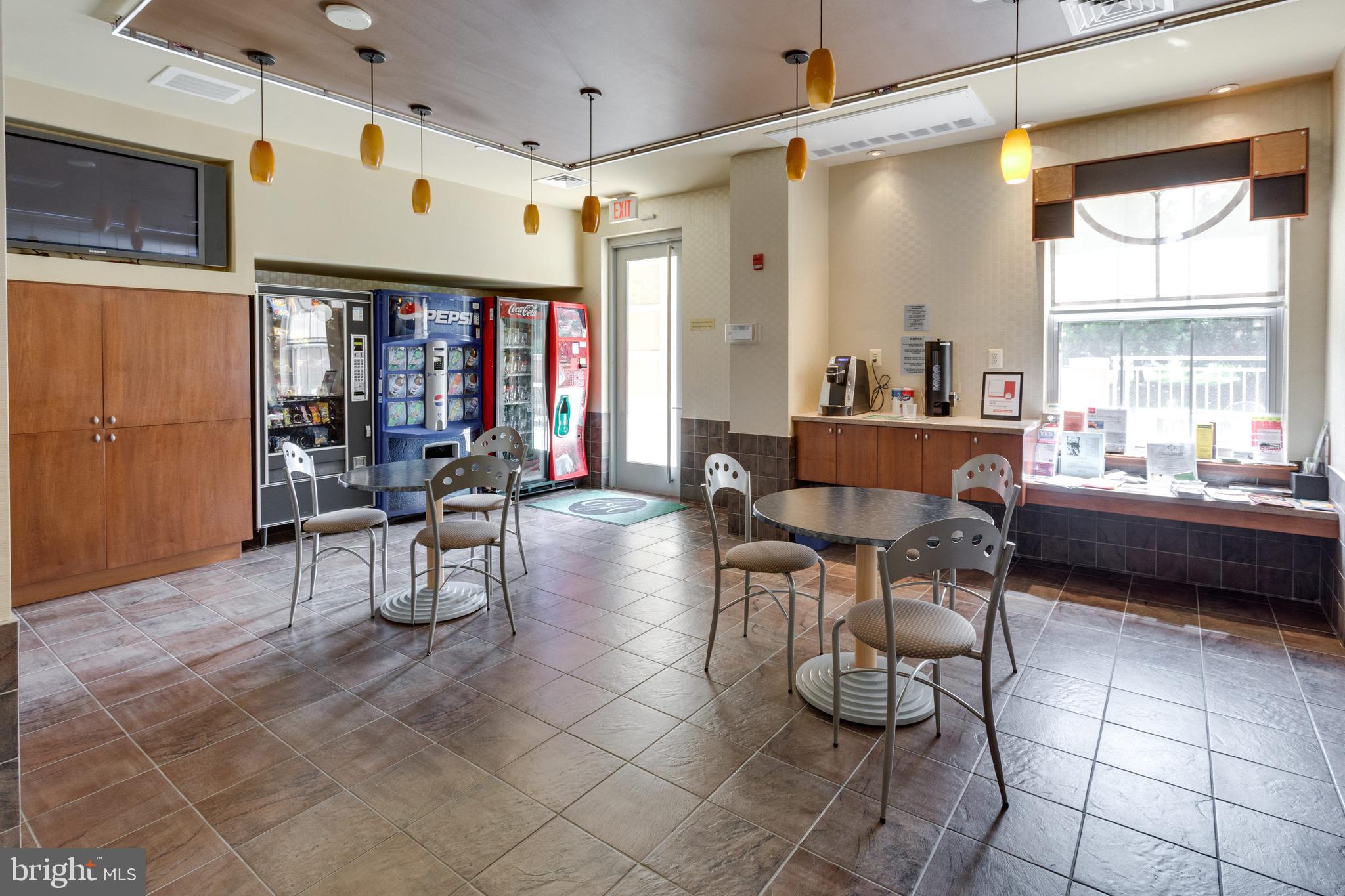 11800 Sunset Hills Road, Unit 1212 Reston, VA 20190 - Photo 46 of 64 Cafe