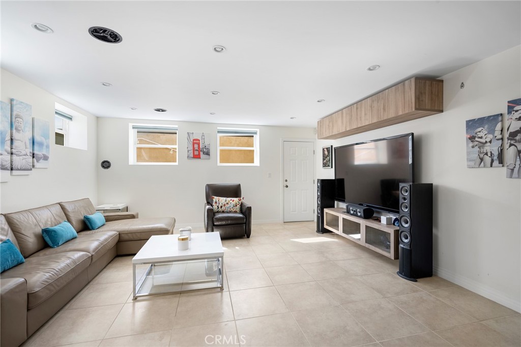 2040 West Kenneth Road Glendale, CA 91201 - Photo 37 of 64