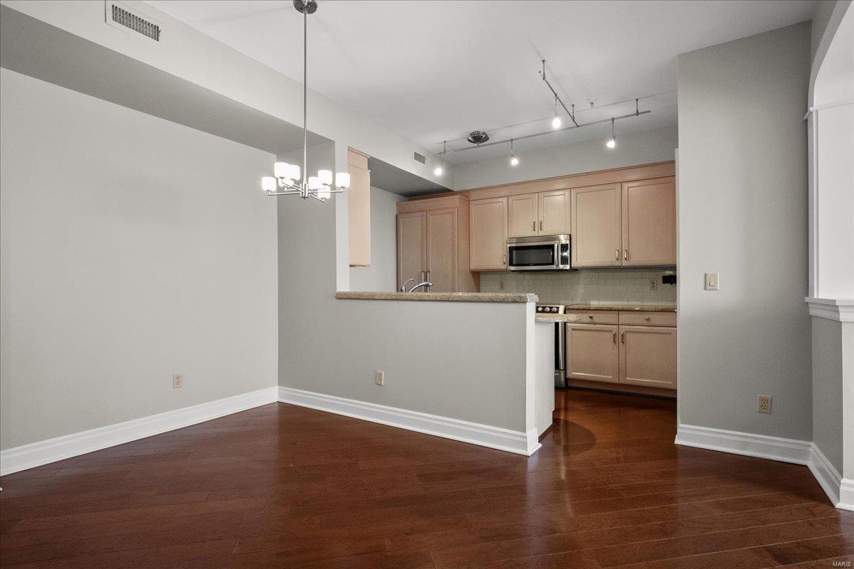 750 South Hanley Road, Unit 470 St. Louis, MO 63105 - Photo 12 of 41 Gallery Image 12