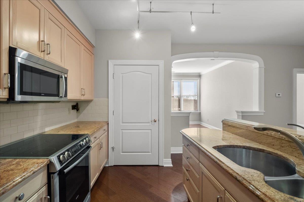 750 South Hanley Road, Unit 470 St. Louis, MO 63105 - Photo 16 of 41 Gallery Image 16