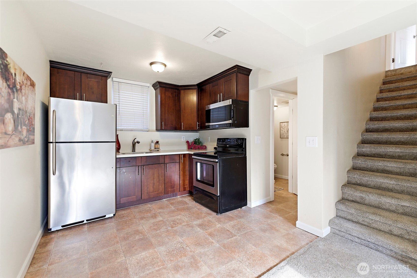 8722 Hamlet Avenue South Seattle, WA 98118 - Photo 32 of 40