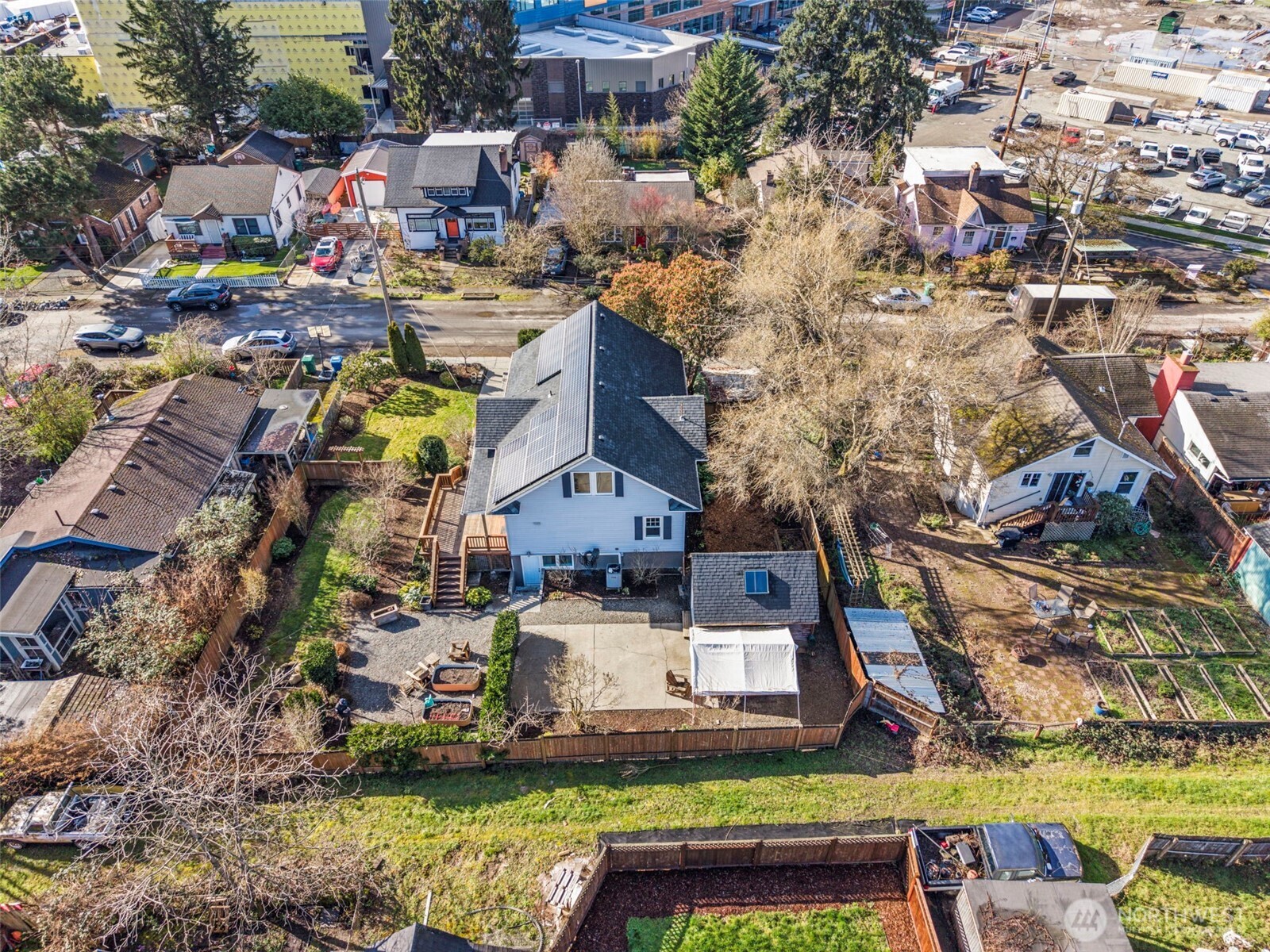 8722 Hamlet Avenue South Seattle, WA 98118 - Photo 5 of 40