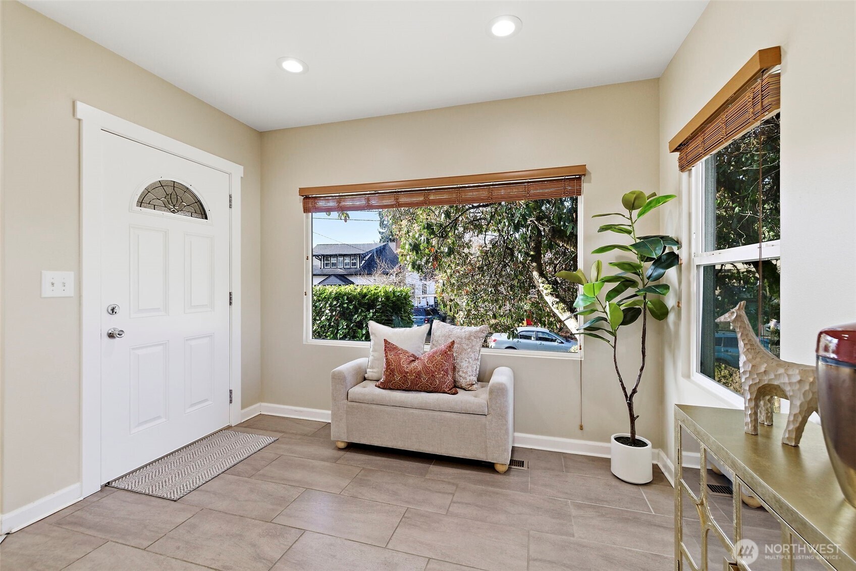 8722 Hamlet Avenue South Seattle, WA 98118 - Photo 8 of 40