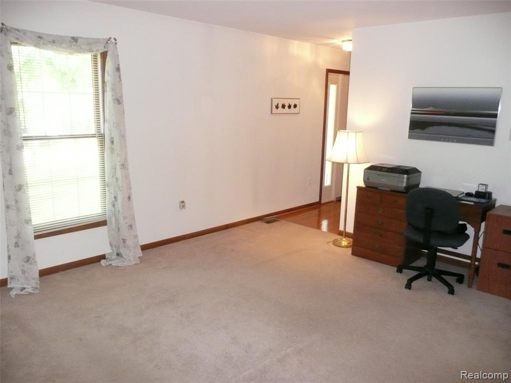2388 Ava Howell, MI 48843 - Photo 9 of 31