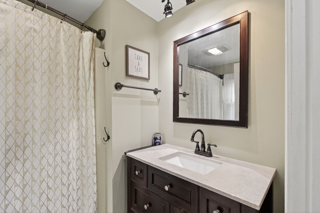 48 Westview Road Worcester, MA 01602 - Photo 24 of 37