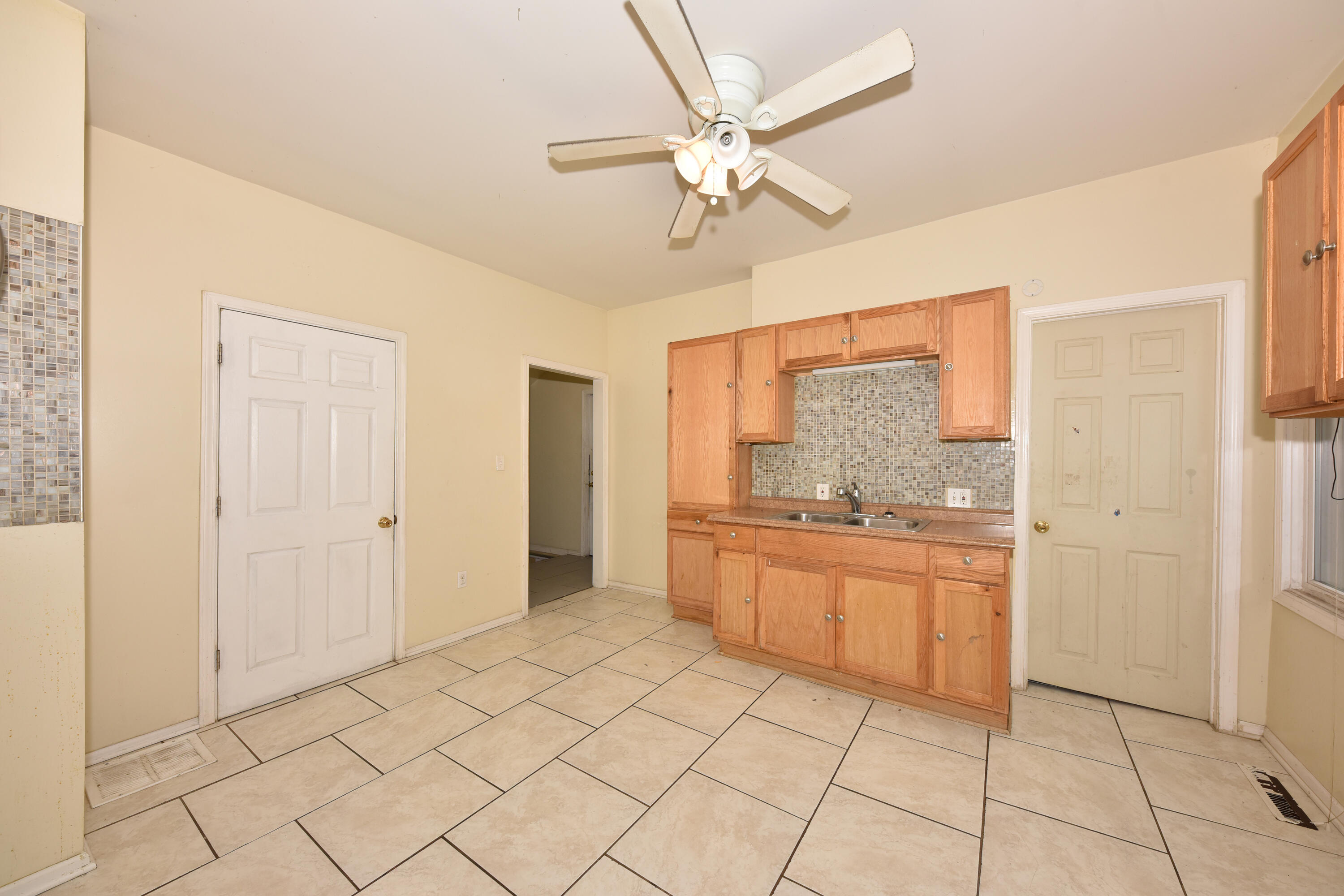 1856 North 24th Place Milwaukee, WI 53205 - Photo 16 of 29 Kitchen