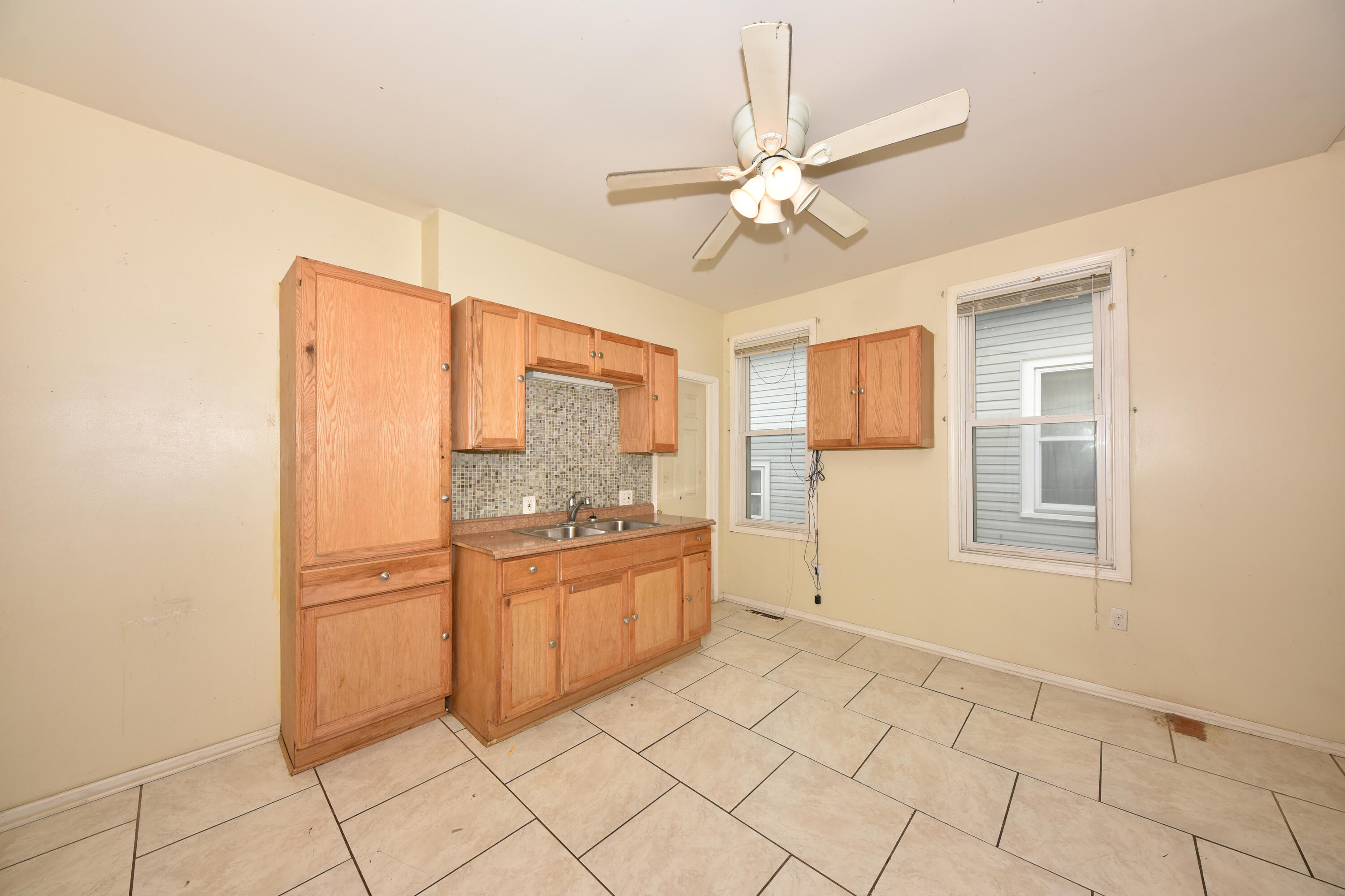1856 North 24th Place Milwaukee, WI 53205 - Photo 17 of 29 Kitchen