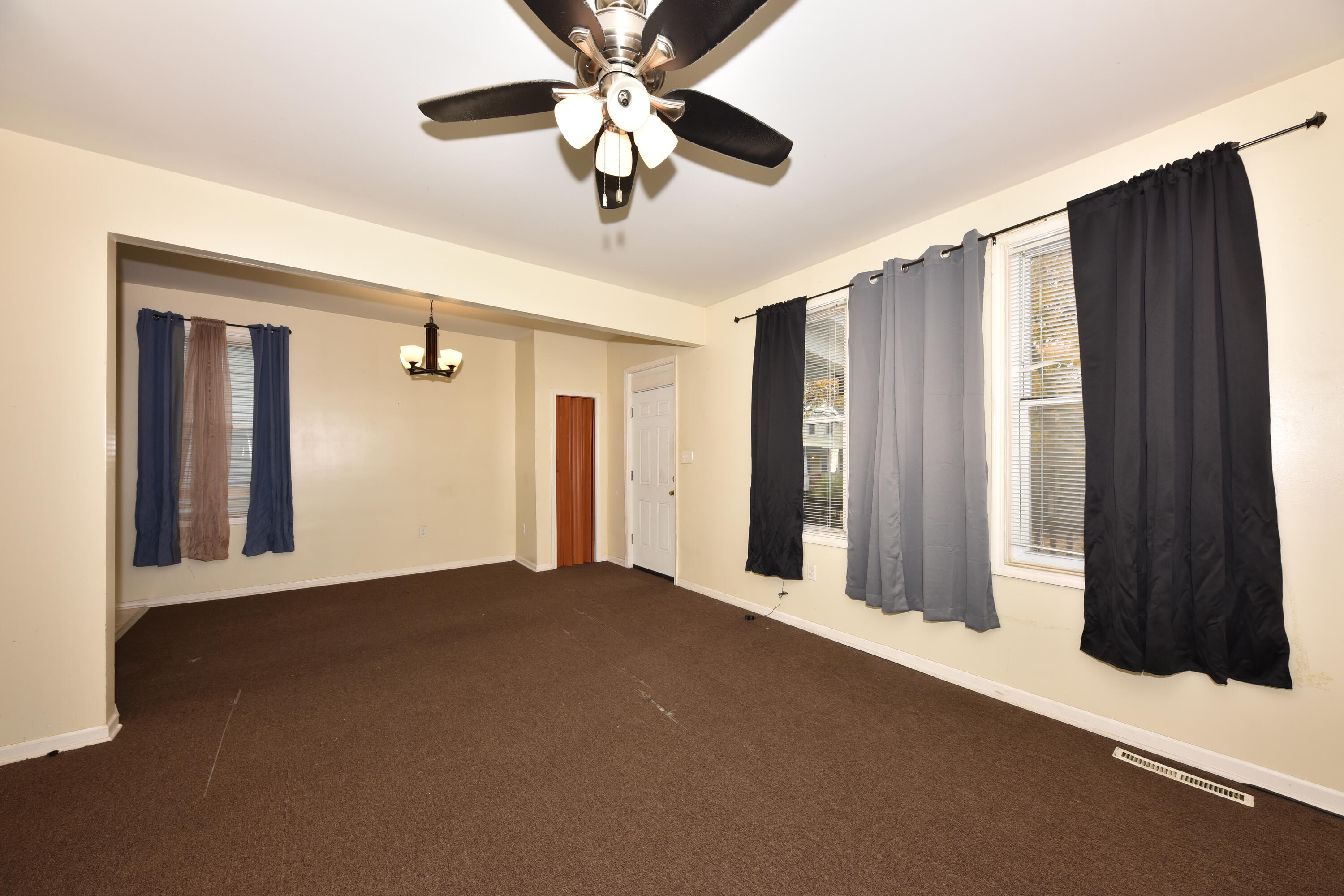 1856 North 24th Place Milwaukee, WI 53205 - Photo 8 of 29 Living Room