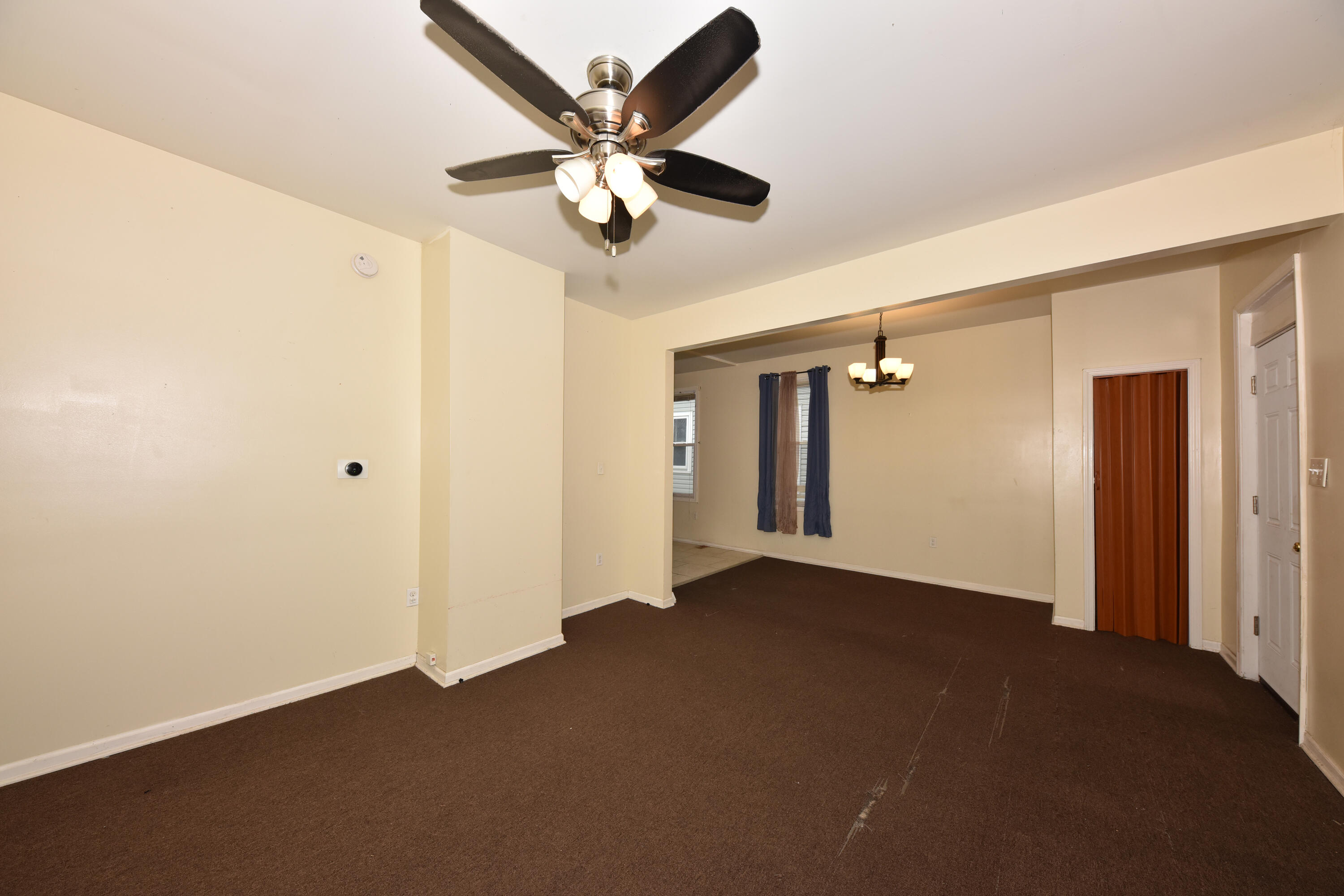 1856 North 24th Place Milwaukee, WI 53205 - Photo 10 of 29 Living Room