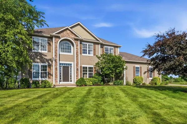 $879,000 | 734 Wolf Creek Court, Grafton, WI 53024