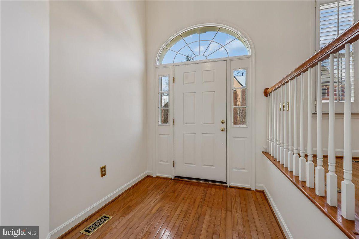 11417 Cedar Ridge Drive Potomac, MD 20854 - Photo 3 of 34