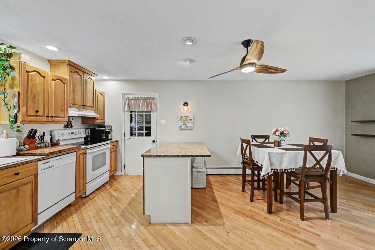 50 Log Road Lake Ariel, PA 18436 - Photo 22 of 47 Kitchen