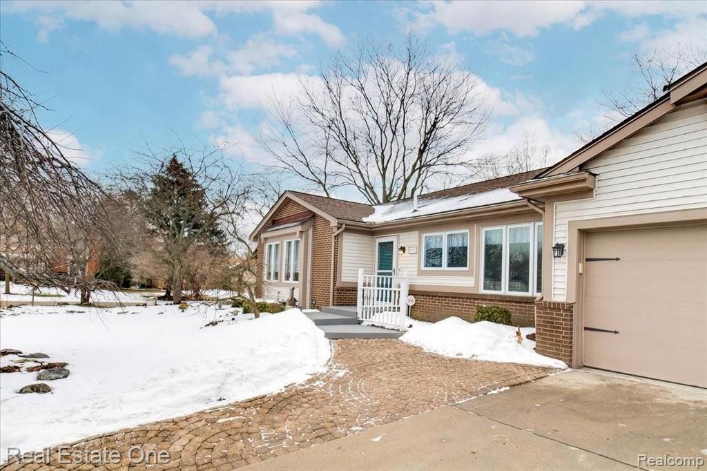 2051 Warrington Road Rochester Hills, MI 48307 - Photo 3 of 64