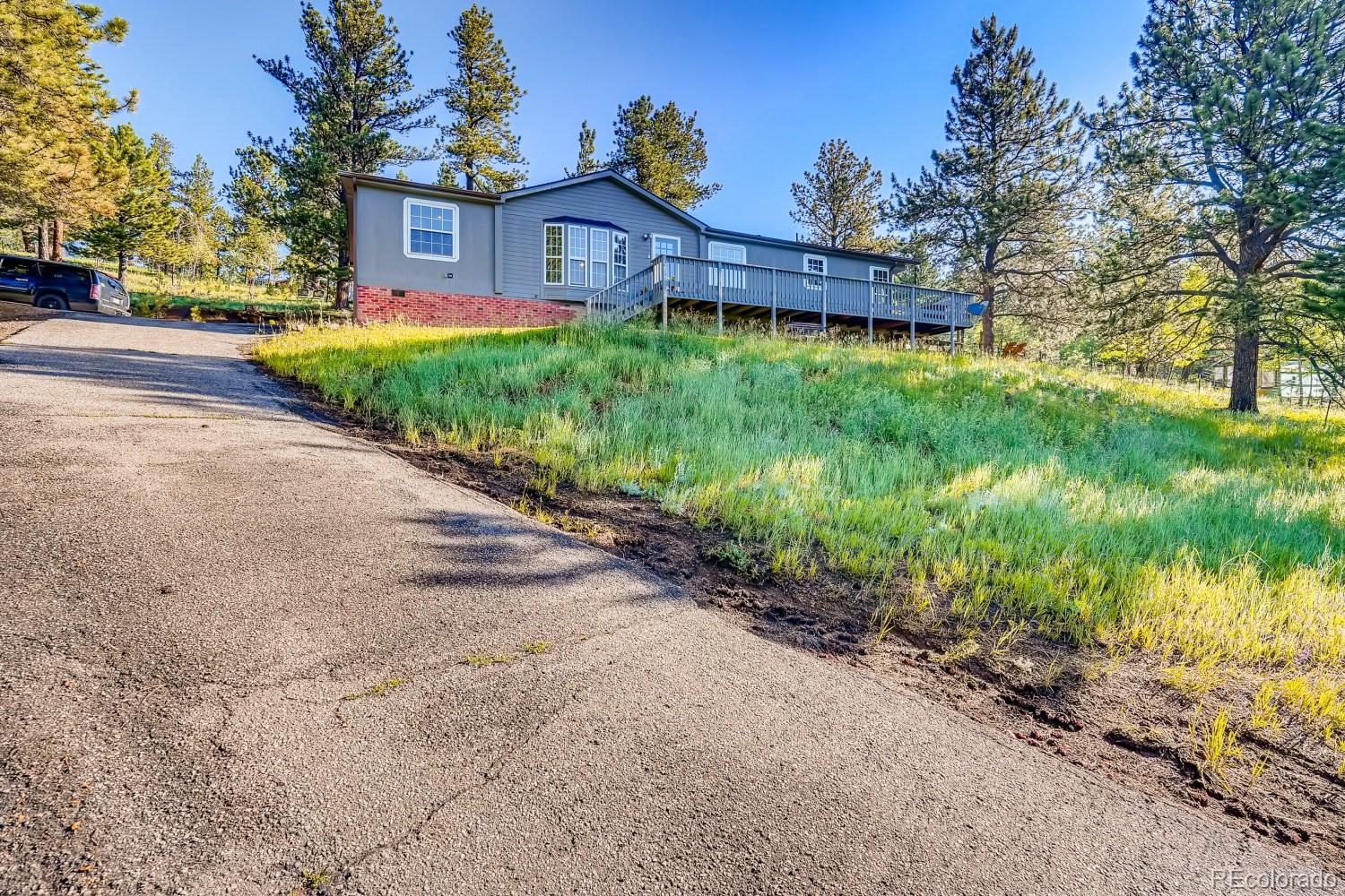 a view of a back yard of the house