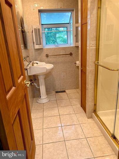 714-720 Harding Highway Carneys Point, NJ 08069 - Photo 31 of 42 a bathroom with a sink toilet and shower