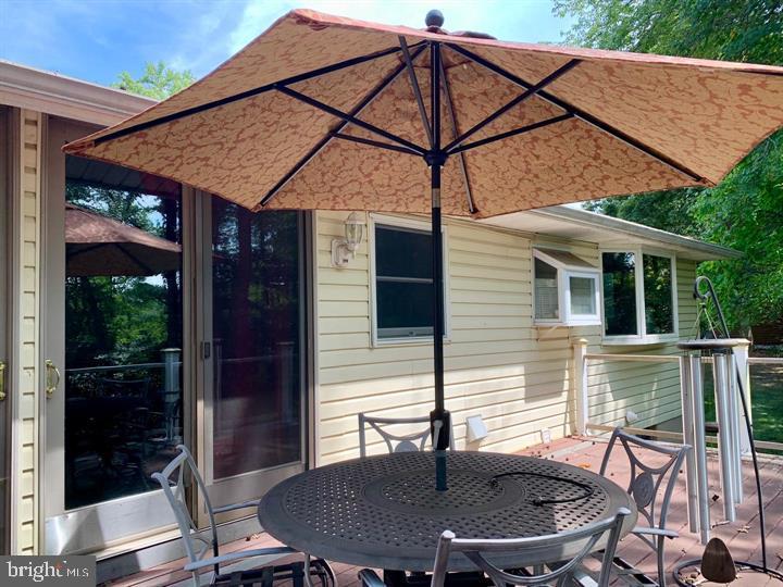 714-720 Harding Highway Carneys Point, NJ 08069 - Photo 34 of 40 a backyard of a house with table and chairs