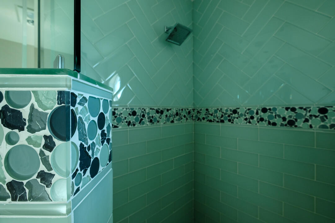 3124 Taylor Road Central Point, OR 97502 - Photo 38 of 47 Bubble Bathroom 2
