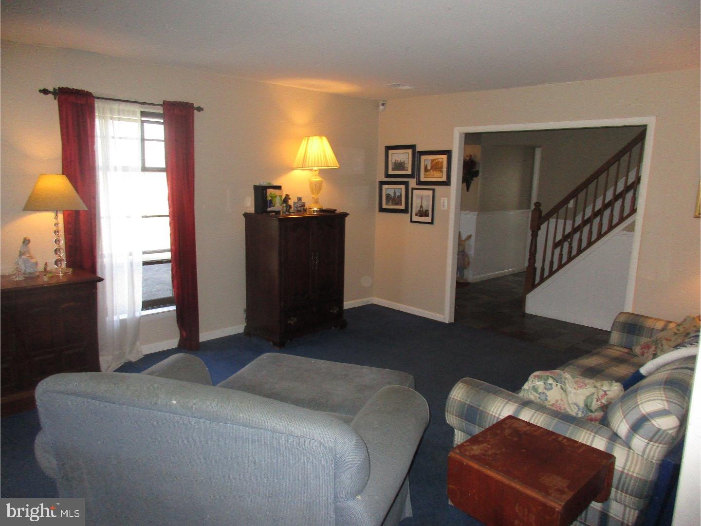 559 Coach Road Horsham, PA 19044 - Photo 8 of 17 Living Room
