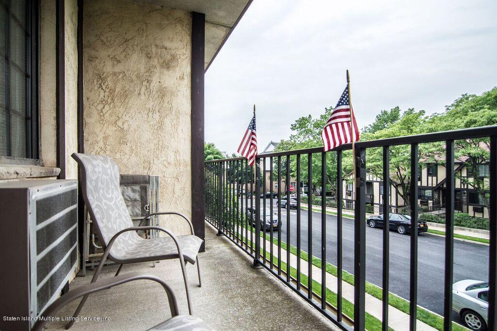 160 Devon Loop, Unit 5 Staten Island, NY 10314 - Photo 3 of 11 160 Devon Loop #5-1