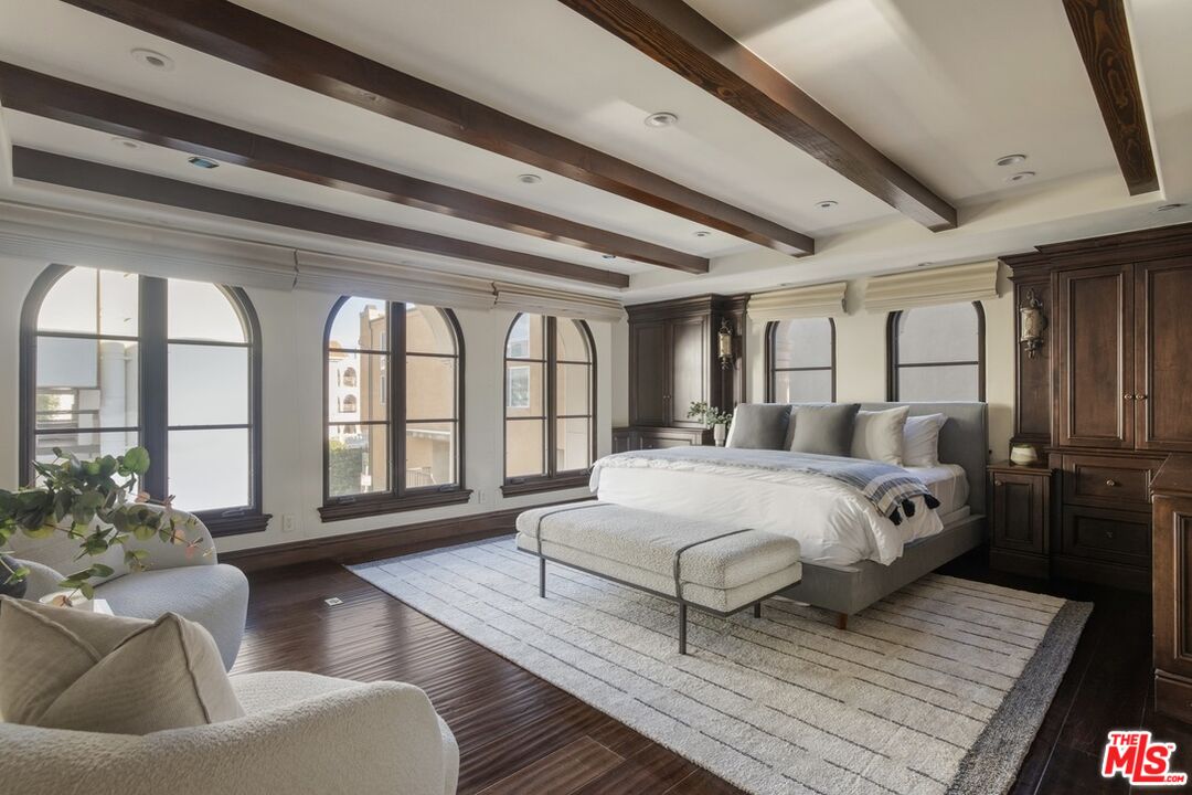 6209 Ocean Front Walk Playa del Rey, CA 90293 - Photo 23 of 57 a spacious bedroom with a large bed and a couch
