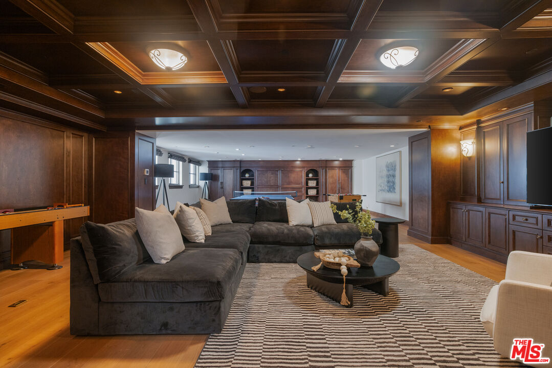 6209 Ocean Front Walk Playa del Rey, CA 90293 - Photo 47 of 57 a living room with furniture