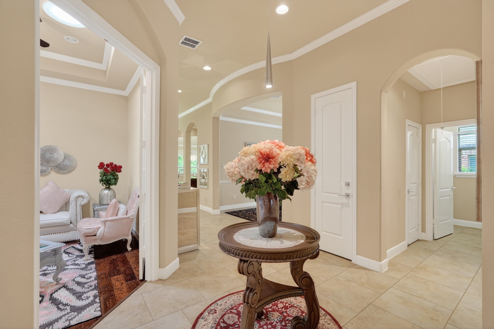 55 South Victoriana Circle Spring, TX 77389 - Photo 7 of 40 a view of a livingroom with furniture