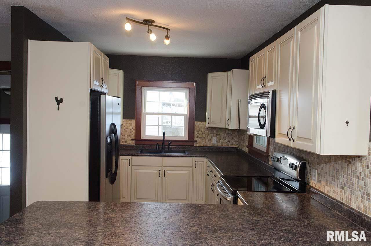 4622 Rockingham Road Davenport, IA 52802 - Photo 5 of 19 Gallery Image 5
