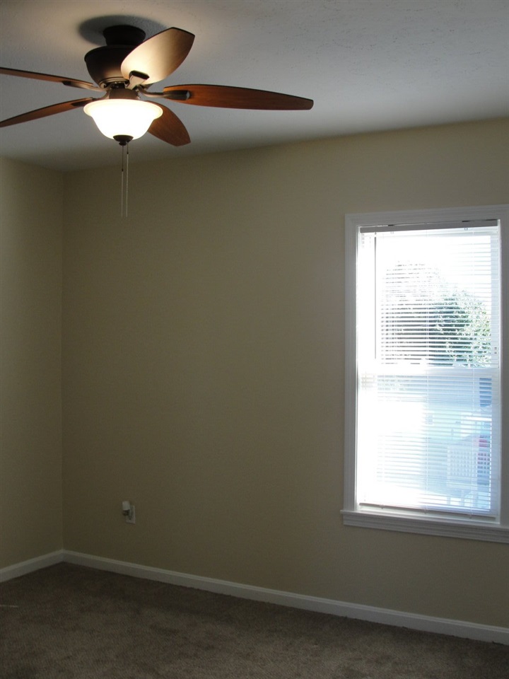 311 Calef Road Manchester, NH 03103 - Photo 11 of 40