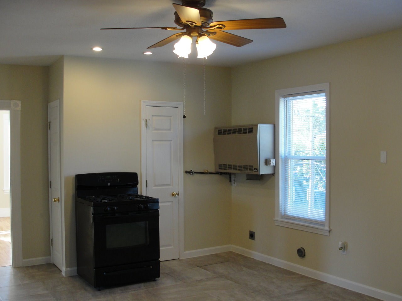 311 Calef Road Manchester, NH 03103 - Photo 12 of 40