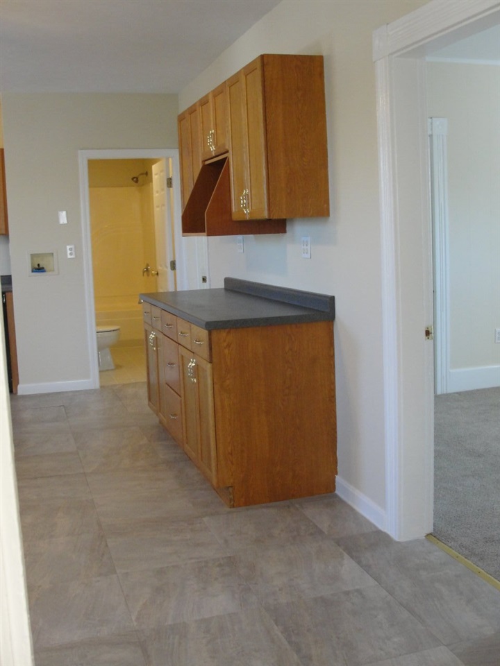 311 Calef Road Manchester, NH 03103 - Photo 15 of 40