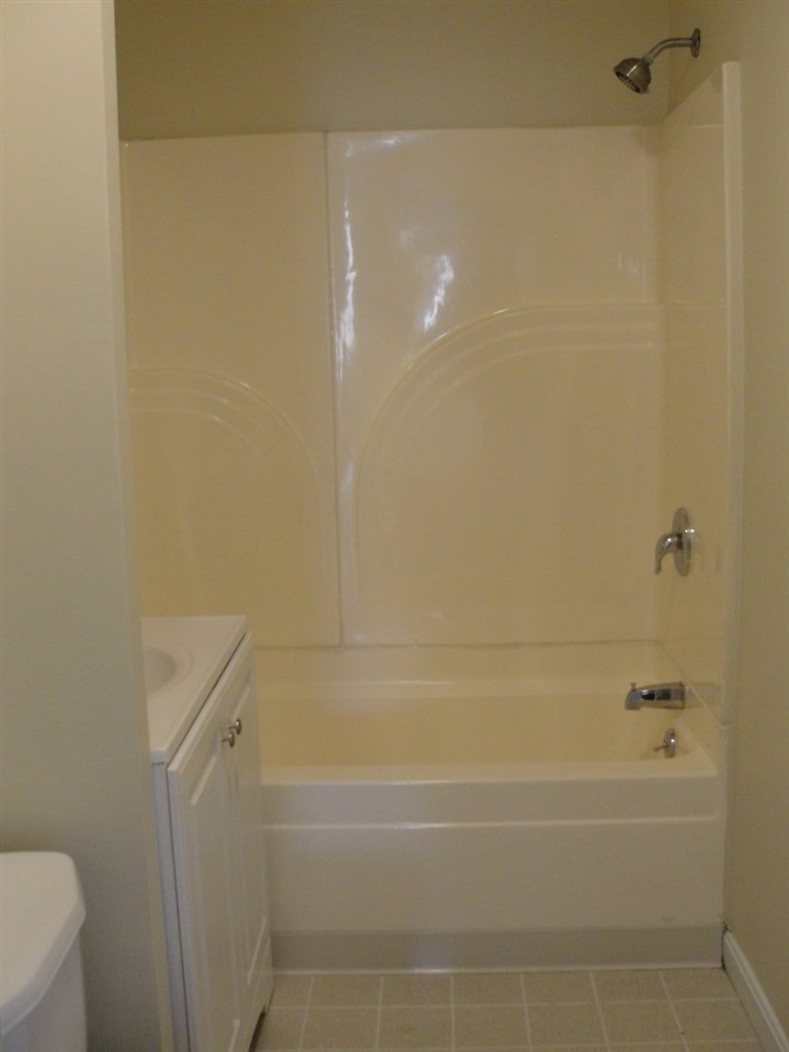 311 Calef Road Manchester, NH 03103 - Photo 10 of 40