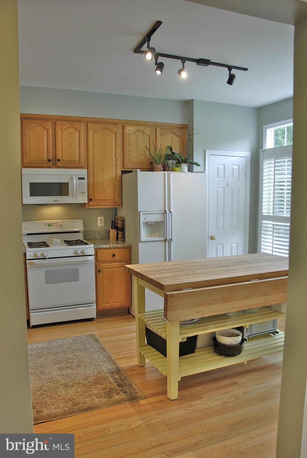 1273 Weatherstone Court Reston, VA 20194 - Photo 4 of 24 Kitchen