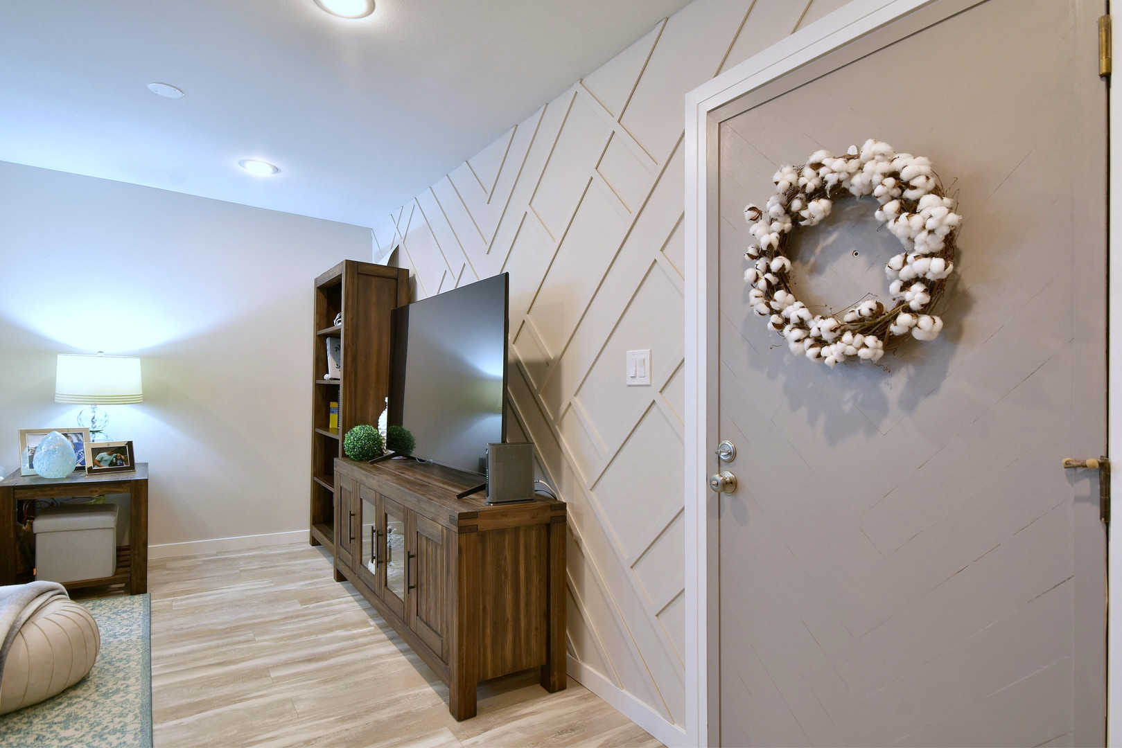 725 West Huntington Commons Road, Unit 203 Mount Prospect, IL 60056 - Photo 4 of 4 a hallway with a large mirror and a couch