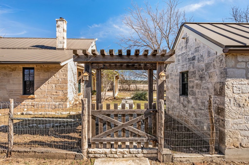 9402 Doss-Spring Creek Road Doss, TX 78618 - Photo 53 of 78