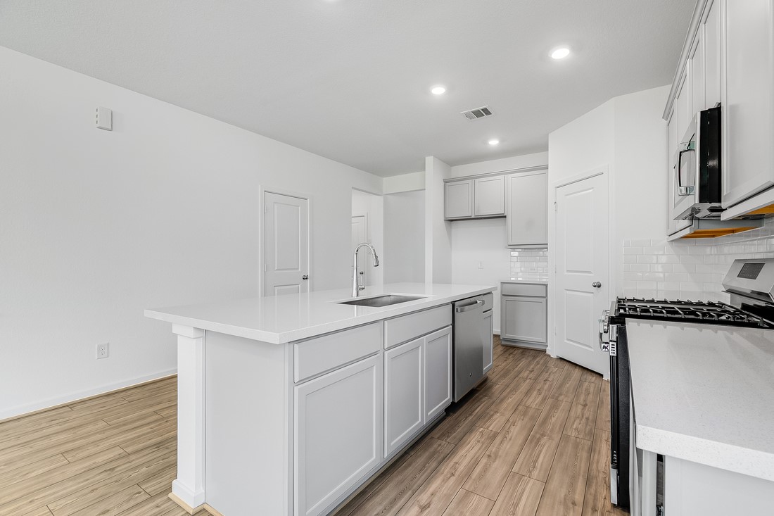 1127 Buffalo Run Tomball, TX 77375 - Photo 3 of 33 1127 Buffalo Run ~ Ready Now