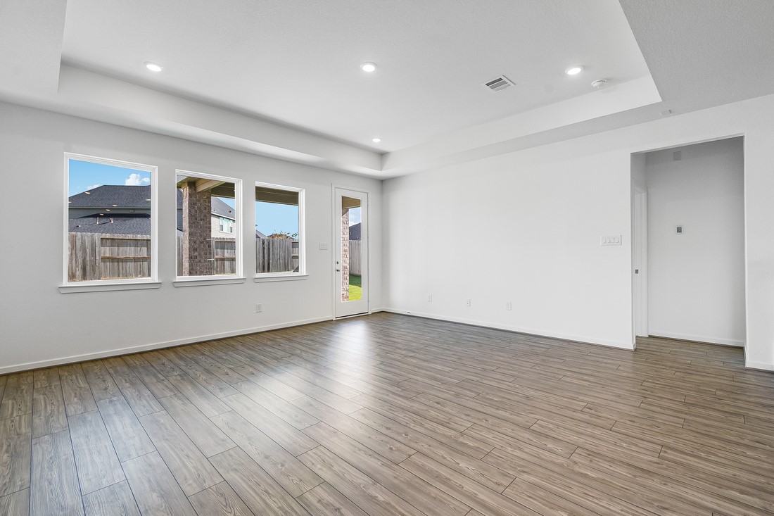 1127 Buffalo Run Tomball, TX 77375 - Photo 4 of 33 1127 Buffalo Run ~ Ready Now