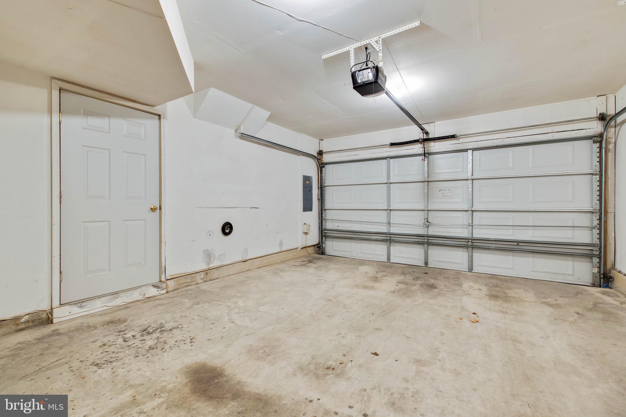 7025 Water Oak Road, Unit 35 Elkridge, MD 21075 - Photo 21 of 24 Garage