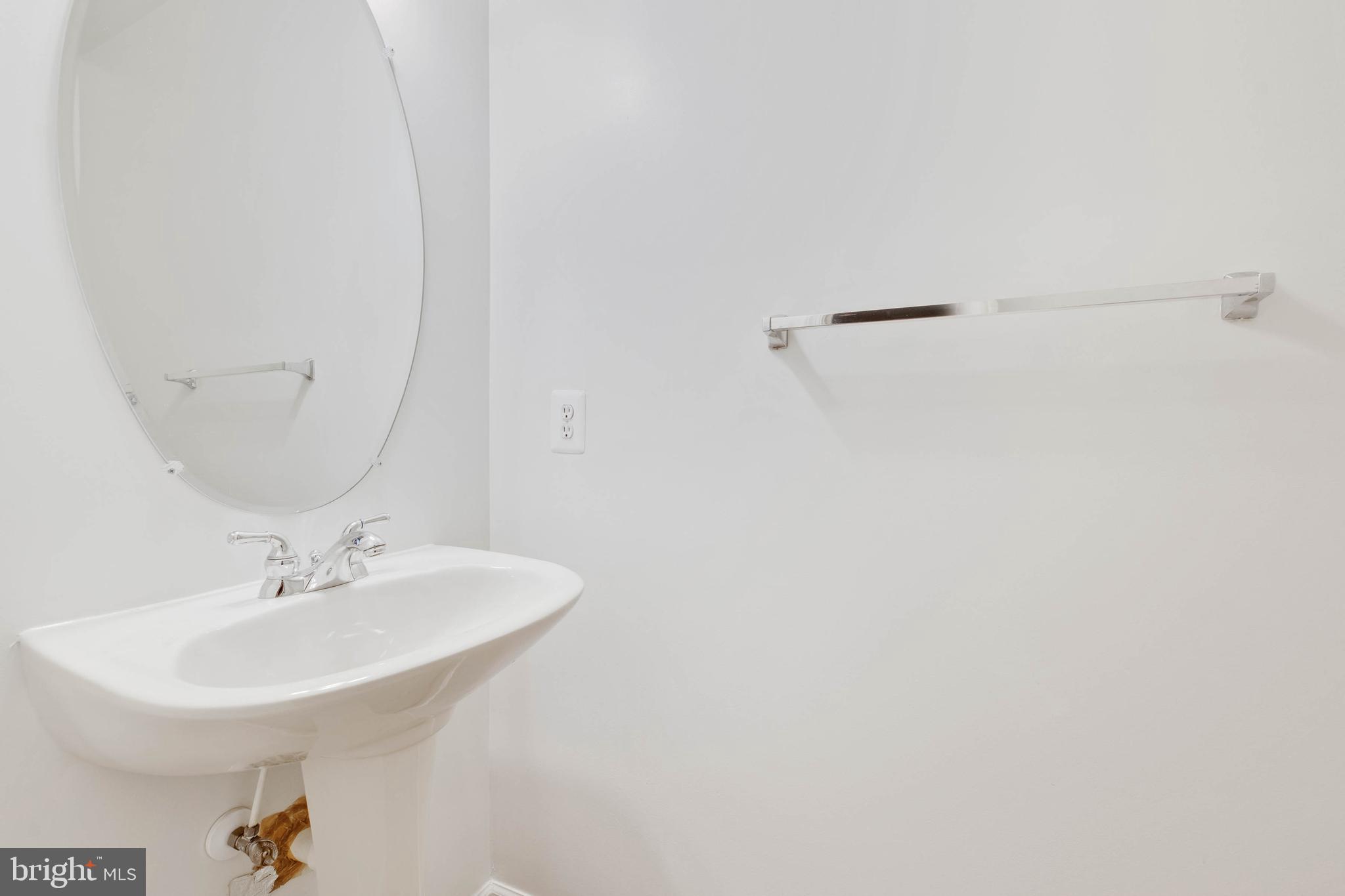 7025 Water Oak Road, Unit 35 Elkridge, MD 21075 - Photo 9 of 24 Powder Room