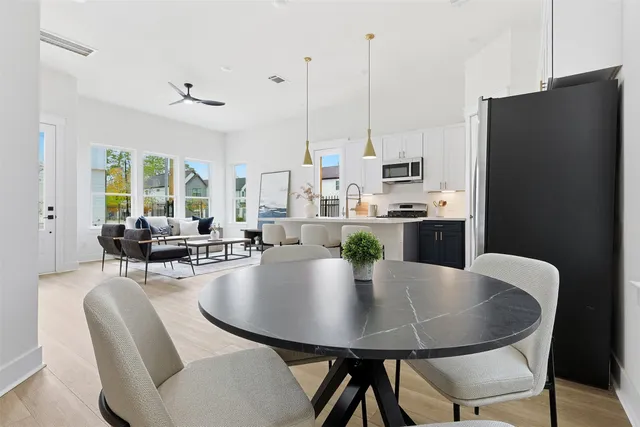 $2,400 | 8919 Sunshine Laverne Lane, Houston, TX 77080