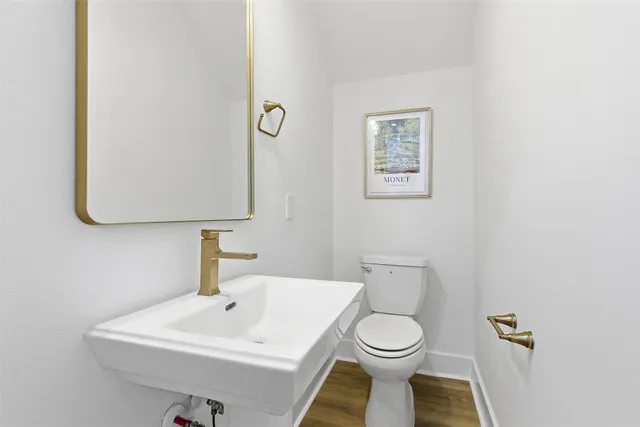 $2,400 | 8919 Sunshine Laverne Lane, Houston, TX 77080