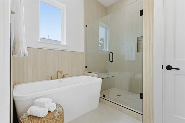 $2,400 | 8919 Sunshine Laverne Lane, Houston, TX 77080