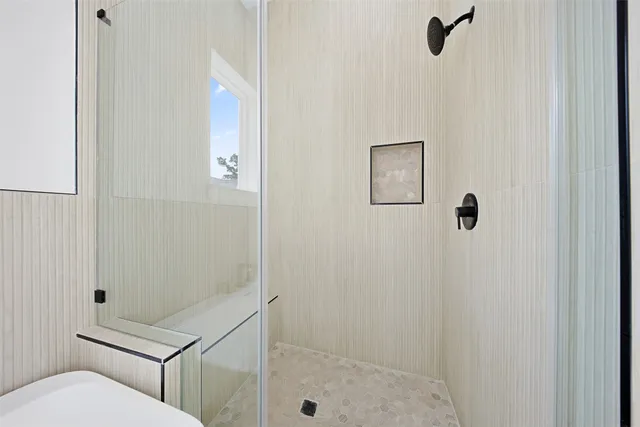 $2,400 | 8919 Sunshine Laverne Lane, Houston, TX 77080